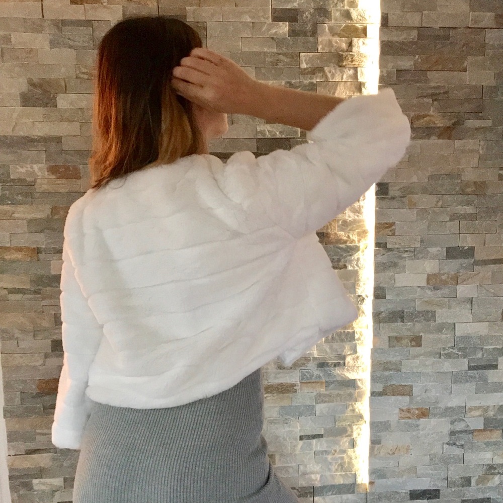 White mink faux fur shrug coat - Picture 5 of 8